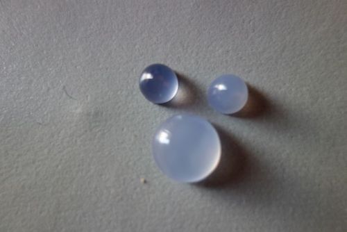 प्राकृतिक 3 पीस लाइट ब्लू चैलेडोनी फ्लैट बैक राउंड 8Mm-13Mm शेप काबोचोन