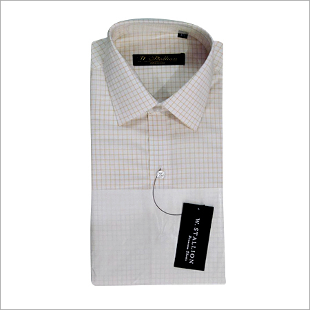 सफेद औपचारिक शर्ट