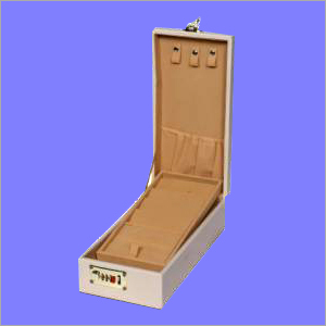 लकड़ी के आभूषण बॉक्स