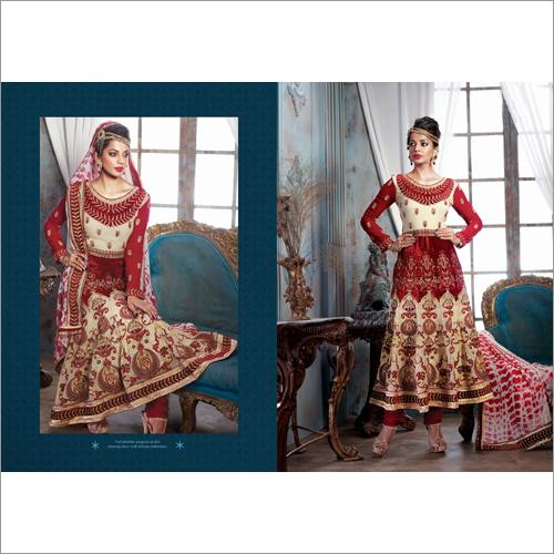 डिजाइनर और दुल्हन की पोशाक