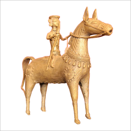 लकड़ी के घोड़े की मूर्ति