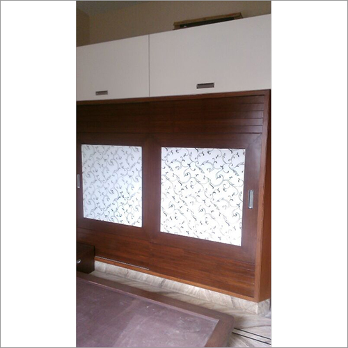 स्लाइडिंग डोर अलमारी