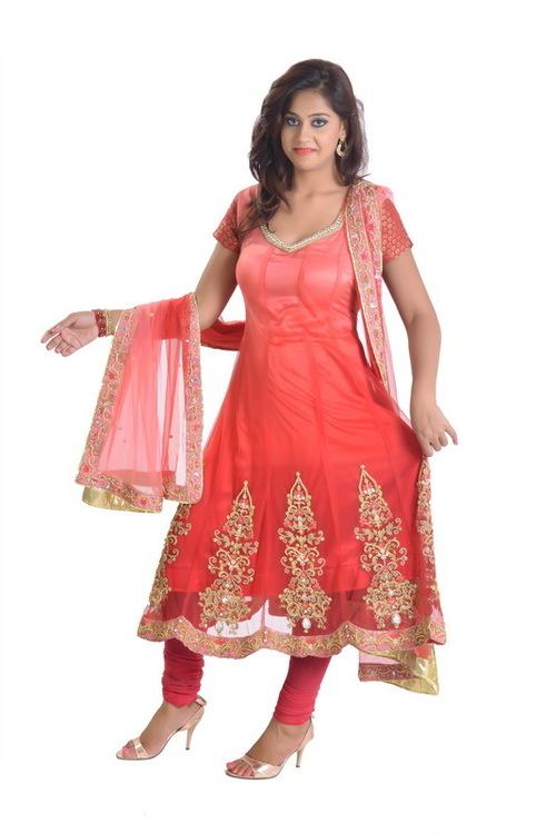 हाथ से कढ़ाई किया हुआ अनारकली सूट