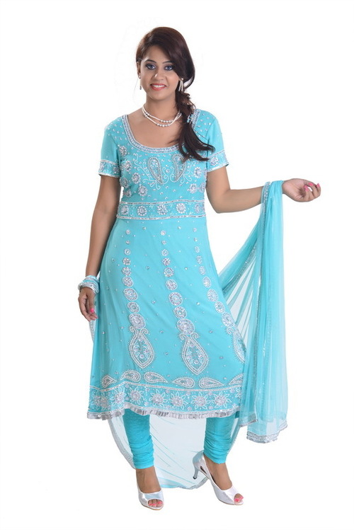 लेडीज सूट्स जिसमें स्टोन वर्क है