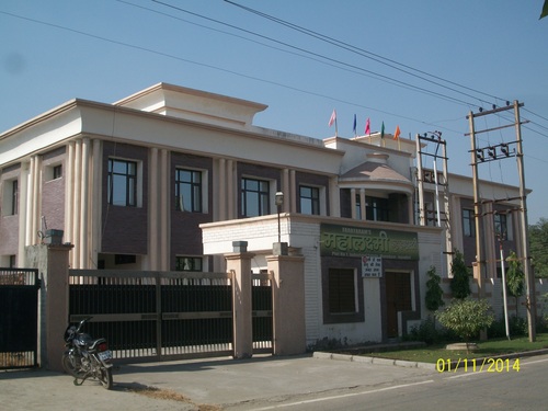 फैक्टरी दौरा