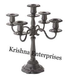 प्राचीन मोमबत्ती स्टैंड