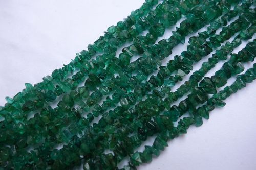 ग्रीन नेचुरल 14 इंच एमराल्ड अनकट बीड्स जेमस्टोन वन स्ट्रैंड