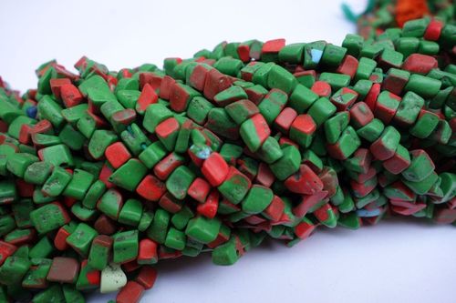 प्राकृतिक 2 x12 इंच ऑरेंज और हीना ग्रीन फ़िरोज़ा अनकट बीड्स जेमस्टोन वन स्ट्रैंड