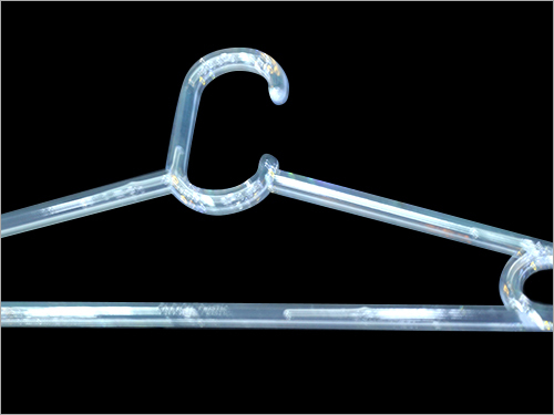 रंगीन प्लास्टिक हैंगर