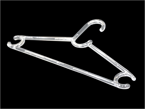 टिकाऊ प्लास्टिक हैंगर