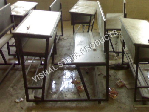 विद्यालय की मेजें