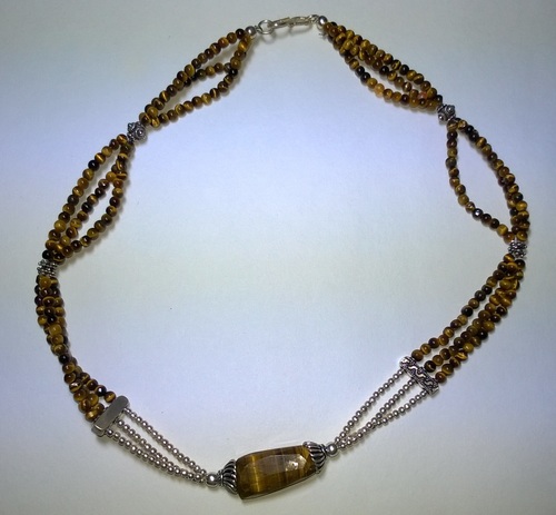 अर्ध कीमती पत्थर की हार