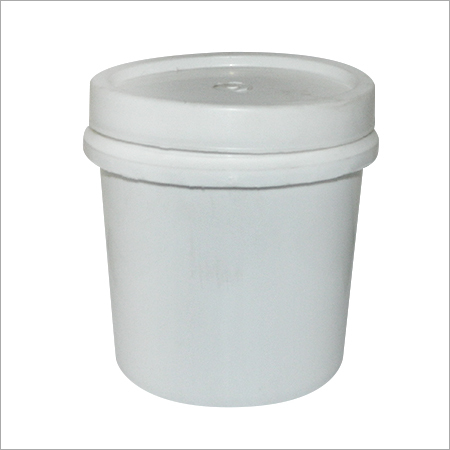 प्लास्टिक पानी की बाल्टियाँ