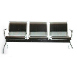 प्रतीक्षारत कुर्सियाँ