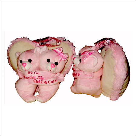 सिंथेटिक फाइबर हगिंग ऑन हार्ट