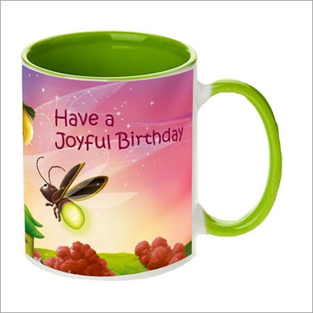 प्यारे छोटे बच्चे के जन्मदिन के लिए कॉफी मग