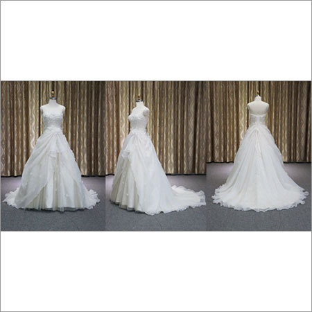 स्ट्रैपलेस Organza एम्पायर ब्राइडल गाउन