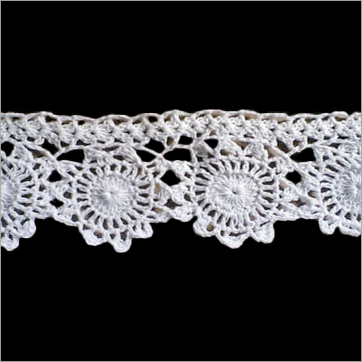 हैंडमेड क्रोशे बॉर्डर लेस्स