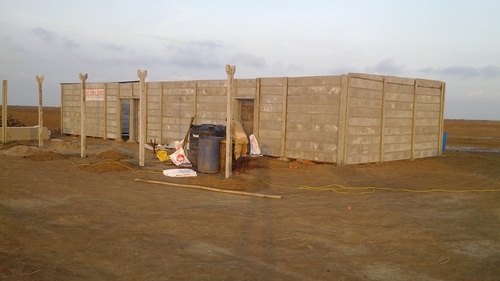 सीमेंट की दीवार