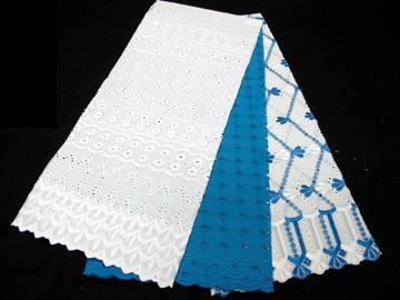 रंगीन कपड़ों पर रंगीन धागे से कढ़ाई