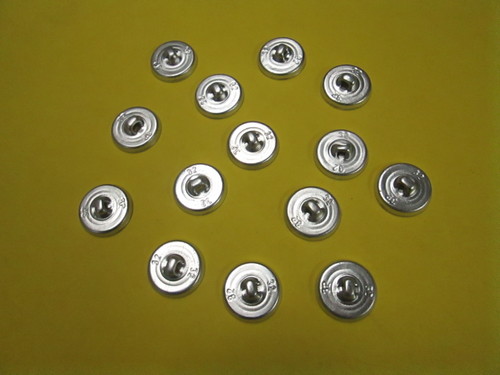 एल्यूमिनियम ढालने वाले बटन