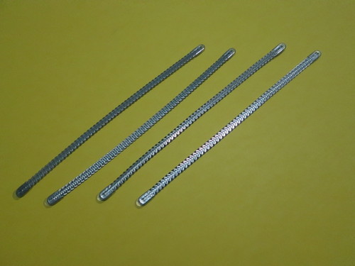 धातु (लोहे और पीतल) का कोर्सेट बोन