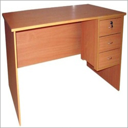 ऑफिस टेबल्स