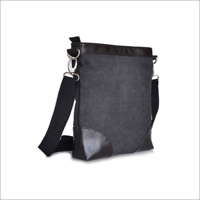पुरुषों का लेदर क्रॉसबॉडी बैग
