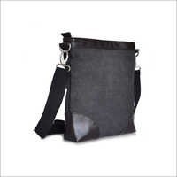 पुरुषों का लेदर क्रॉसबॉडी बैग