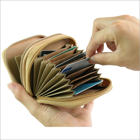 महिलाओं का चमड़ा कार्ड धारक