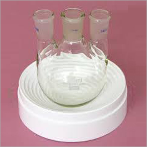 तीन गर्दन वाला कांच का फ्लास्क