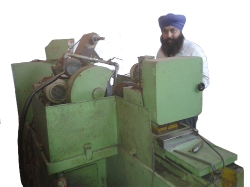 हाइड्रोलिक सिलेंड्रिकल ग्राइंडिंग मशीन