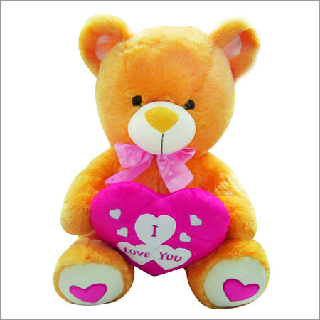 फर फैब्रिक दिल के साथ प्यारा भालू
