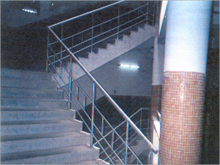 स्टेनलेस स्टील रेलिंग्स