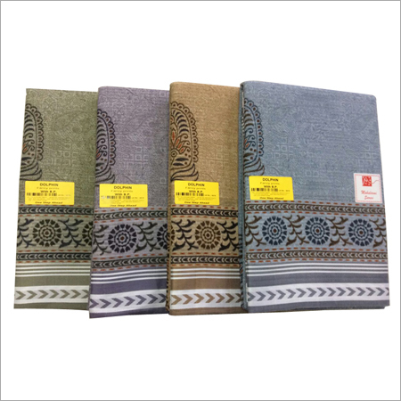 एंब्रॉयडरी बॉर्डर साड़ी