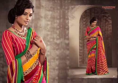 डिज़ाइनर कढ़ाईदार साड़ी