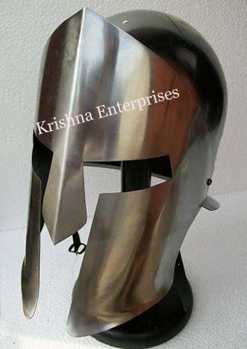 युद्ध मध्यकालीन हेलमेट स्टैंड के साथ