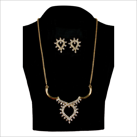 कृतिम डिज़ाइनर हार