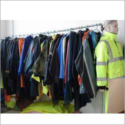 रंगीन रेनकोट