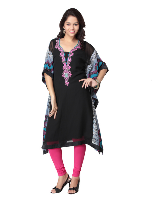 ब्लैक पिंक मुख्य कुर्ती