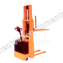 Battery Stacker  Lifting Capacity: 200-250 Kg
