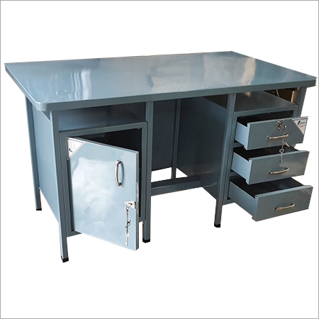 स्टेनलेस स्टील टेबल