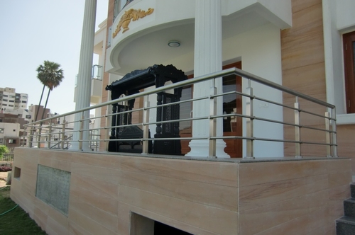 एसएस बालकनी ग्रिल