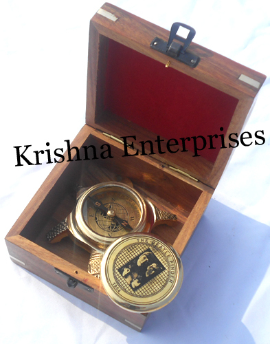 बॉक्स के साथ कछुआ कम्पास