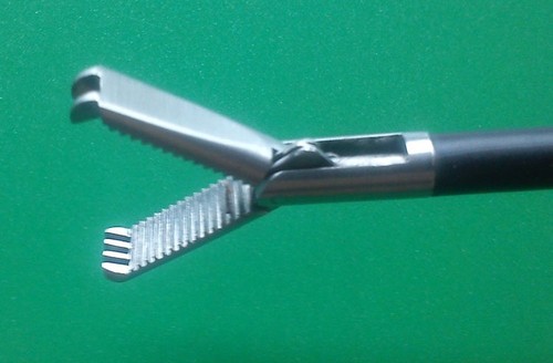 2x4 Toothed Grasping Forceps - 5mm Stainless Steel, Lightweight 250-500g for Hospital & Clinical Use
