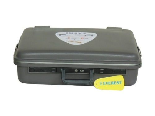 अल्फा सूटकेस