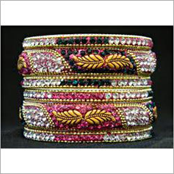 रंगीन पीतल की चूड़ियाँ