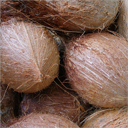 आधी छিলা हुआ नारियल