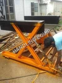 Nilgiris Hydraulic Scissor Lift Table