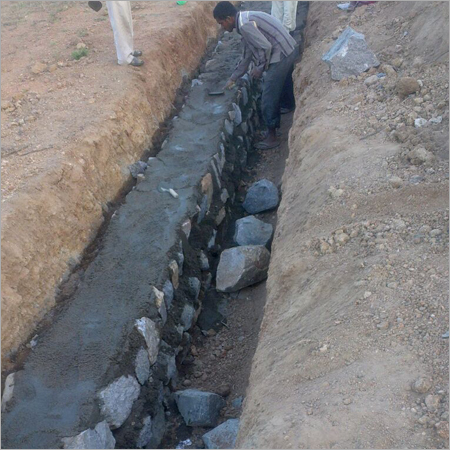 दीवार निर्माण सेवाएँ